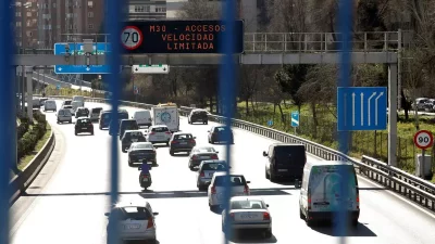 Multas automáticas de 200 euros a los coches contaminantes que pasen por la M-30 de Madrid