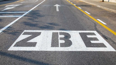 El engaño de las Zonas de Bajas Emisiones: por qué unas ciudades las ignoran y otras multan miles de coches al día