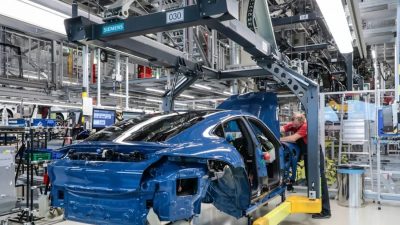 Porsche asume la nula demanda de eléctricos y rebaja la producción de su Taycan