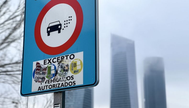 España se moviliza ya contra las Zonas de Bajas Emisiones y las prohibiciones a coches en 2026